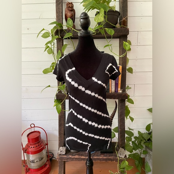 INC International Concepts: Short Sleeve Tee Shirt with embellishments - Picture 15 of 17